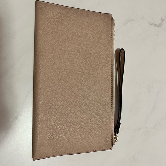 Michael Kors leather jet set wristlet - Picture 2 of 3